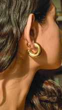 Load image into Gallery viewer, Cosmic Fernanda Chunky C Hoop
