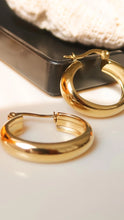 Load image into Gallery viewer, Cosmic Classic Oval Hoop
